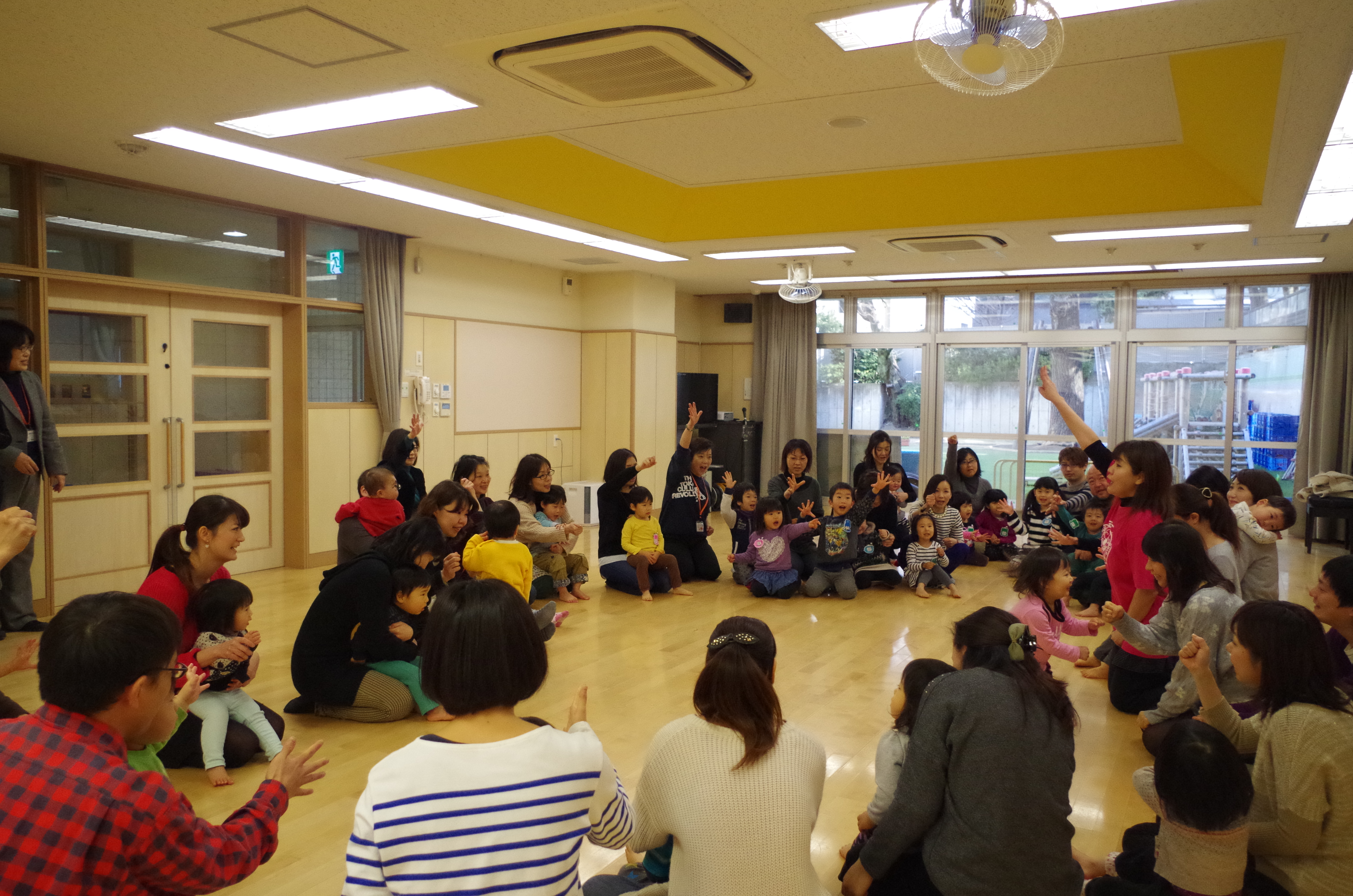 新宿区立西新宿子ども園で親子リトミック開催