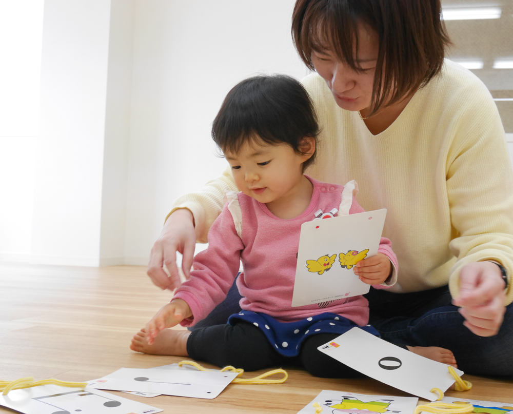 キャラクターリズムカードで乳幼児期から親子で音符に触れる
